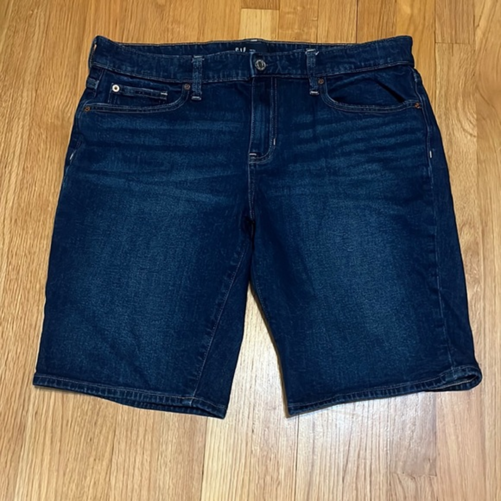 GAP women’s 14/32 Bermuda denim Jean short 9”‎ inseam high rise 10” dark wash